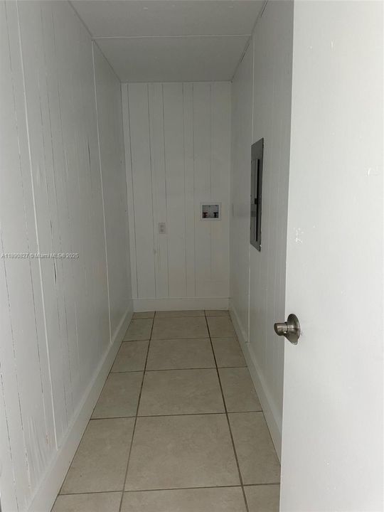 For Sale: $160,000 (3 beds, 1 baths, 840 Square Feet)