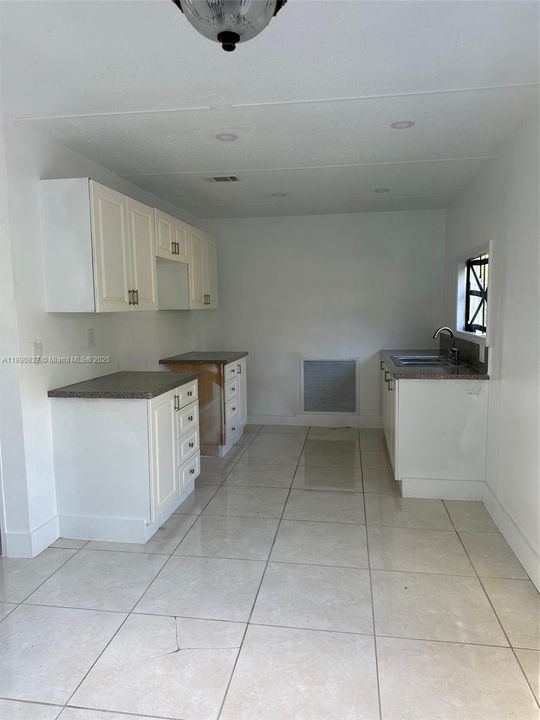 For Sale: $160,000 (3 beds, 1 baths, 840 Square Feet)