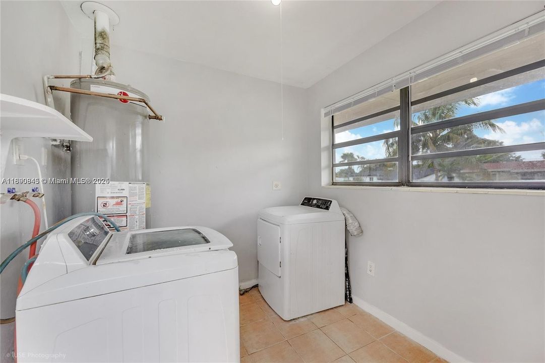 Active With Contract: $4,000 (4 beds, 2 baths, 1807 Square Feet)