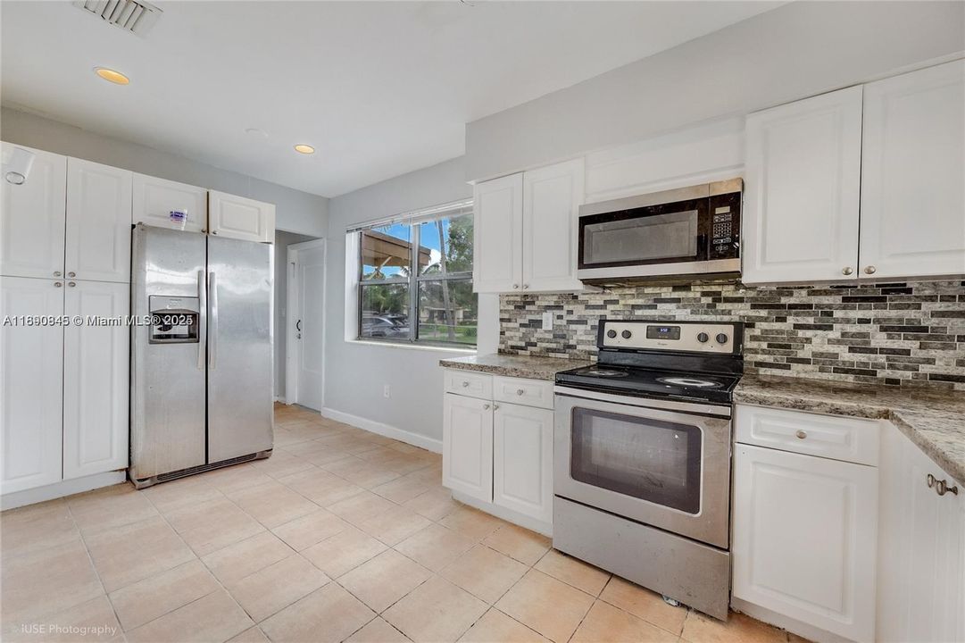 Active With Contract: $4,000 (4 beds, 2 baths, 1807 Square Feet)