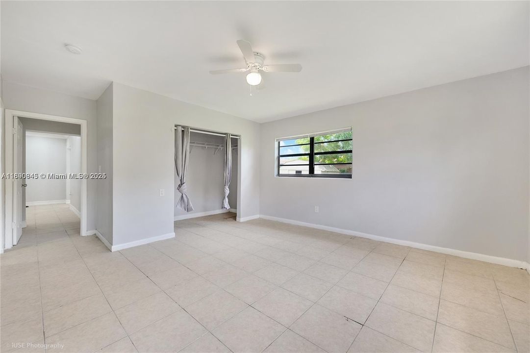 Active With Contract: $4,000 (4 beds, 2 baths, 1807 Square Feet)