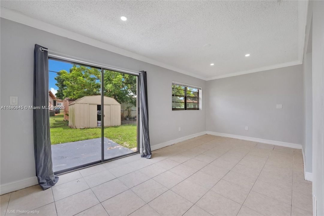 Active With Contract: $4,000 (4 beds, 2 baths, 1807 Square Feet)