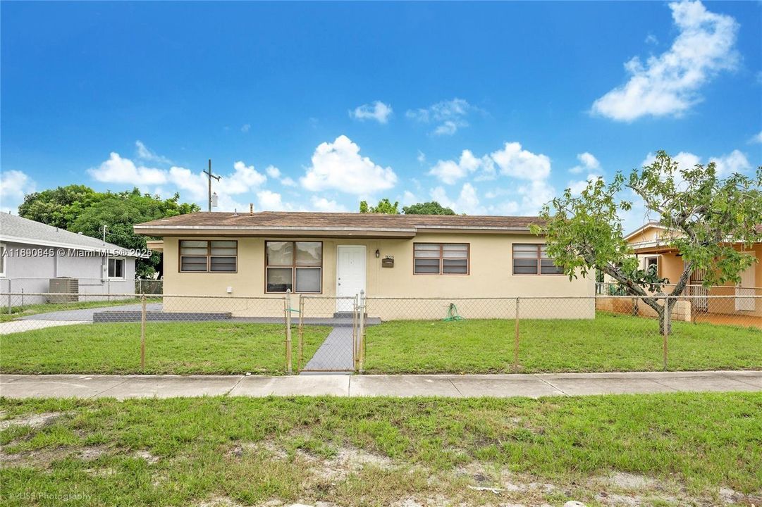 Active With Contract: $4,000 (4 beds, 2 baths, 1807 Square Feet)