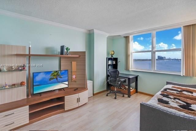 Active With Contract: $3,000 (2 beds, 2 baths, 1295 Square Feet)