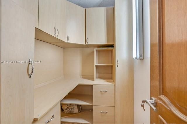 Active With Contract: $3,000 (2 beds, 2 baths, 1295 Square Feet)