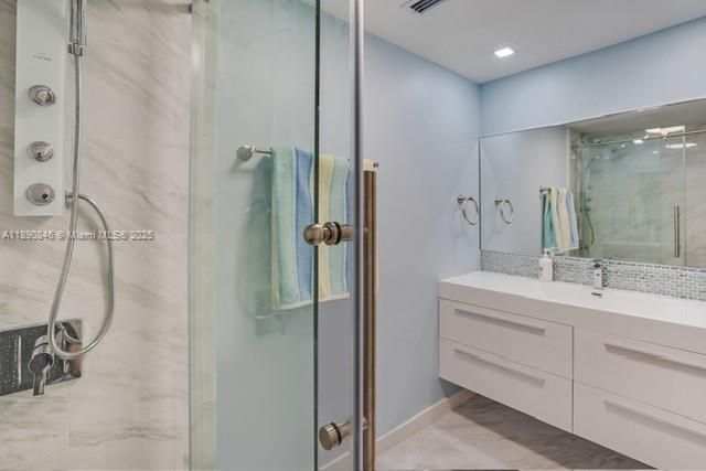 Active With Contract: $3,000 (2 beds, 2 baths, 1295 Square Feet)