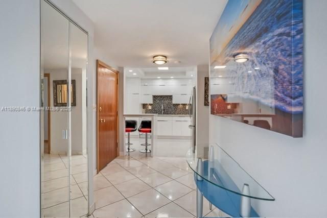 Active With Contract: $3,000 (2 beds, 2 baths, 1295 Square Feet)