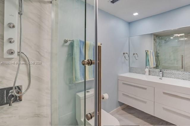 Active With Contract: $3,000 (2 beds, 2 baths, 1295 Square Feet)