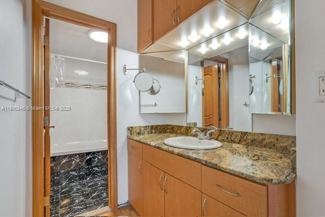 Active With Contract: $3,000 (2 beds, 2 baths, 1295 Square Feet)