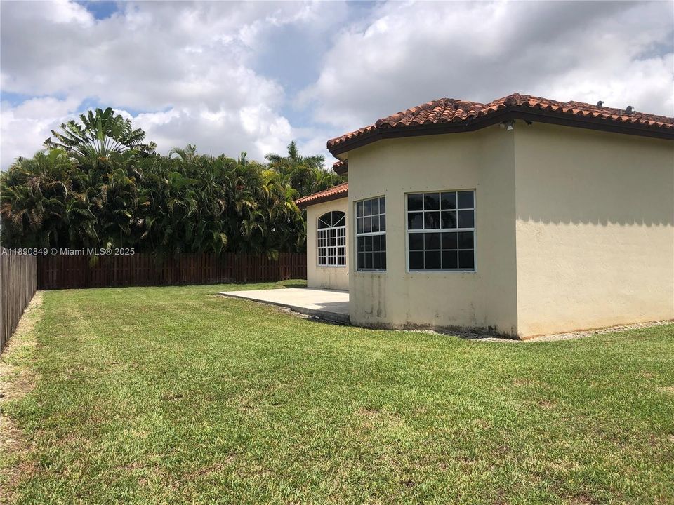 En Renta: $4,600 (4 camas, 2 baños, 2572 Pies cuadrados)