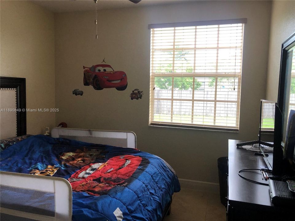 En Renta: $4,600 (4 camas, 2 baños, 2572 Pies cuadrados)