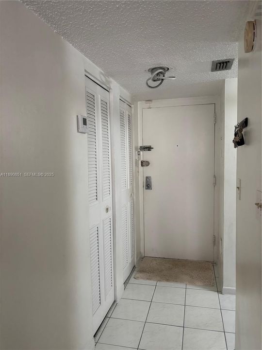 出租: $1,700 (1 贝兹, 1 浴室, 614 平方英尺)