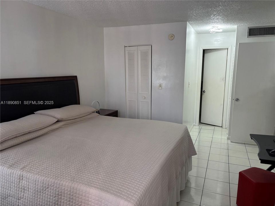 出租: $1,700 (1 贝兹, 1 浴室, 614 平方英尺)