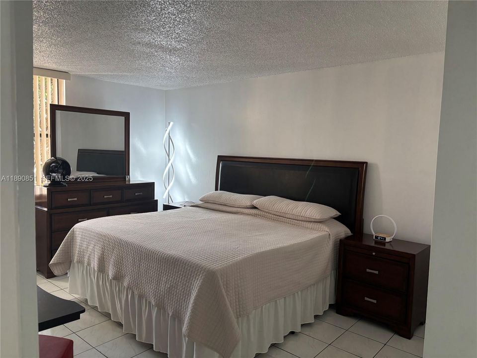 出租: $1,700 (1 贝兹, 1 浴室, 614 平方英尺)