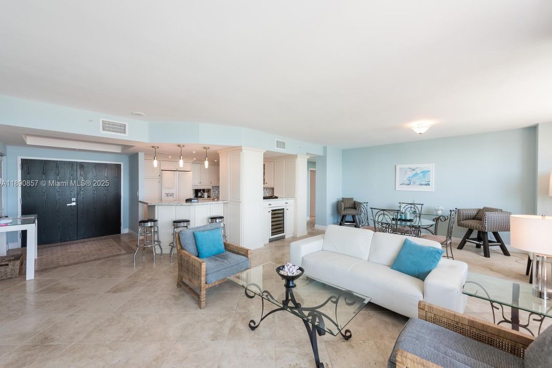 Под контрактом: $11,000 (3 спален, 2 ванн, 1490 Квадратных фут)