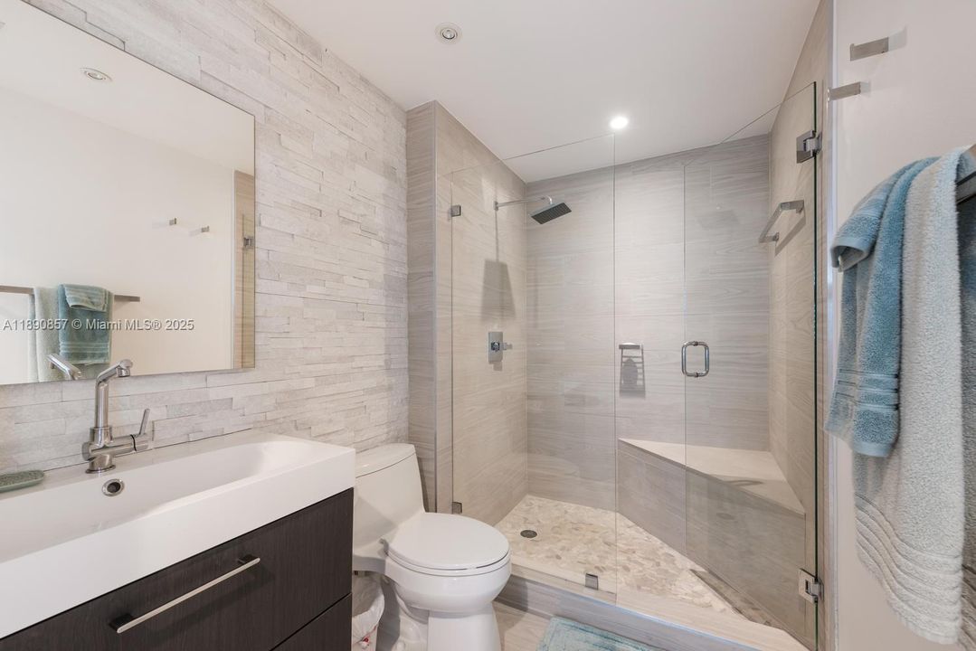 Под контрактом: $11,000 (3 спален, 2 ванн, 1490 Квадратных фут)