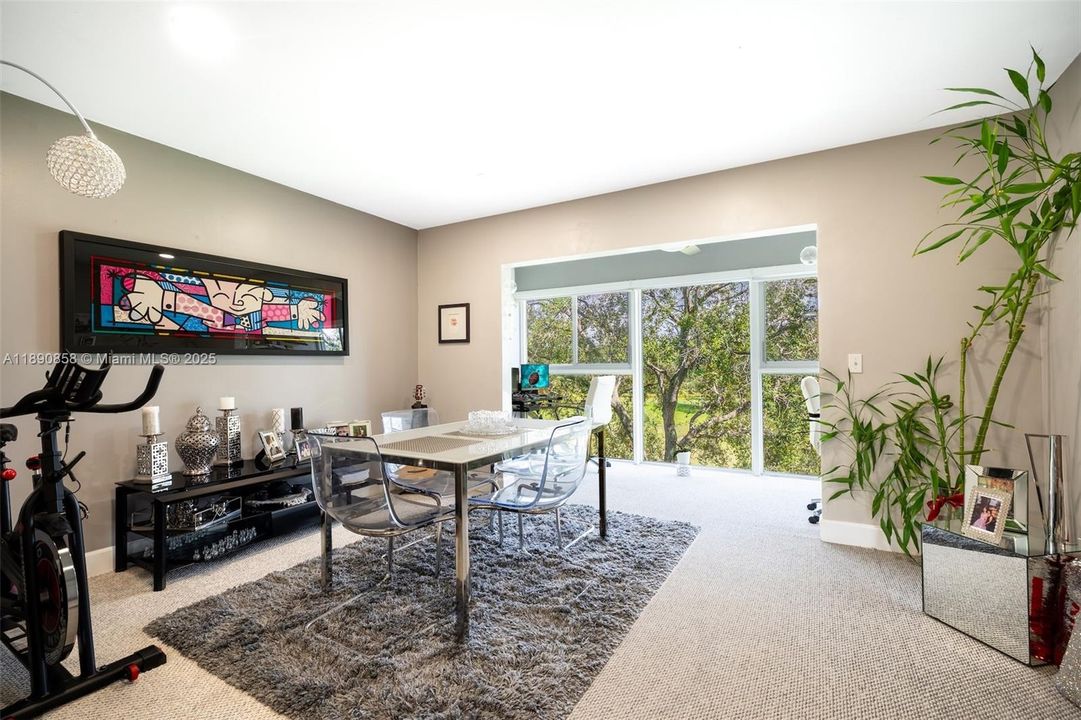 合同活跃: $1,800 (1 贝兹, 1 浴室, 1065 平方英尺)