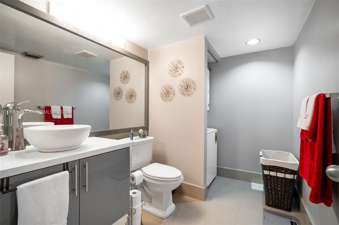 2nd 1/2 bath with washer and dryer