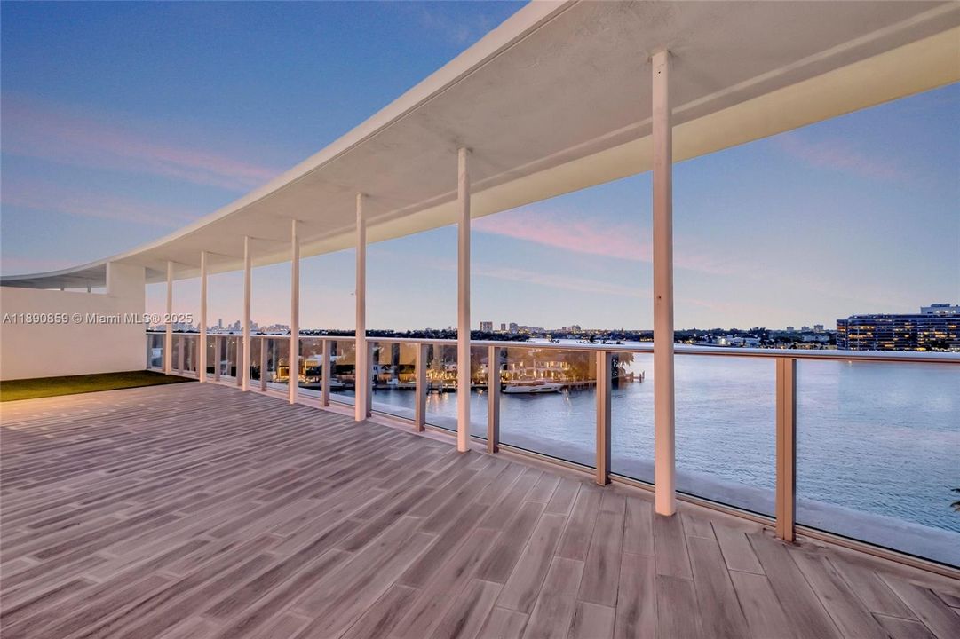 待售: $2,250,000 (3 贝兹, 3 浴室, 2231 平方英尺)