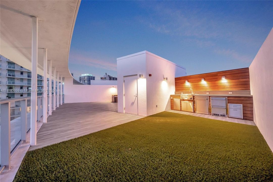 待售: $2,250,000 (3 贝兹, 3 浴室, 2231 平方英尺)