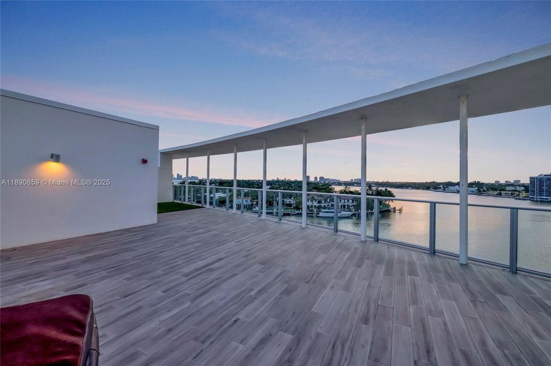 待售: $2,250,000 (3 贝兹, 3 浴室, 2231 平方英尺)