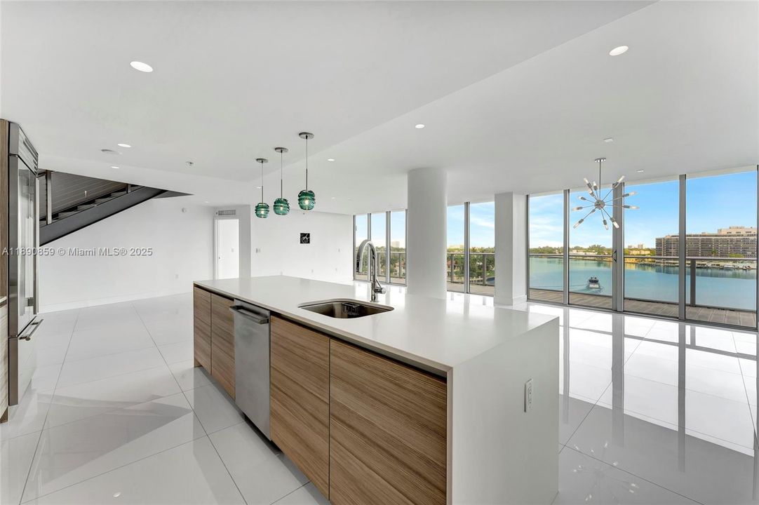 待售: $2,250,000 (3 贝兹, 3 浴室, 2231 平方英尺)