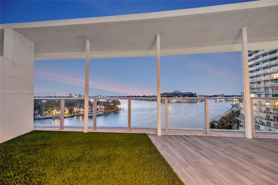 待售: $2,250,000 (3 贝兹, 3 浴室, 2231 平方英尺)