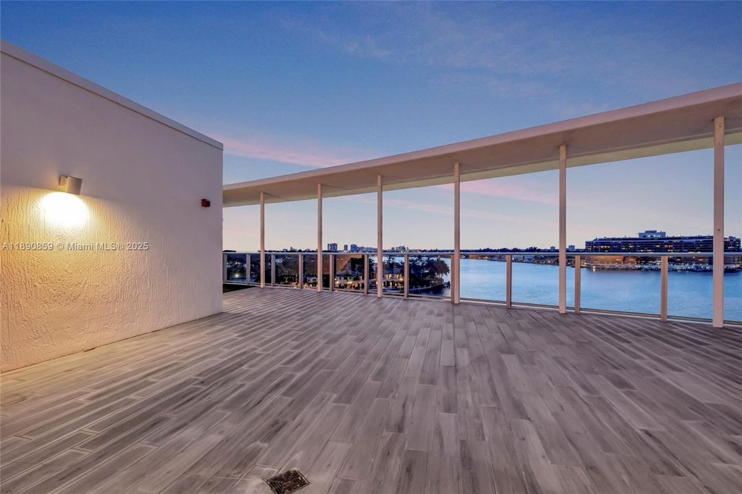 待售: $2,250,000 (3 贝兹, 3 浴室, 2231 平方英尺)