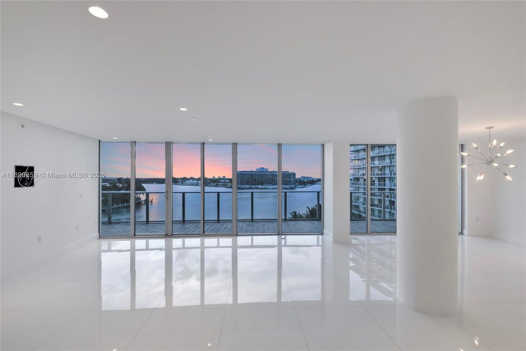 待售: $2,250,000 (3 贝兹, 3 浴室, 2231 平方英尺)