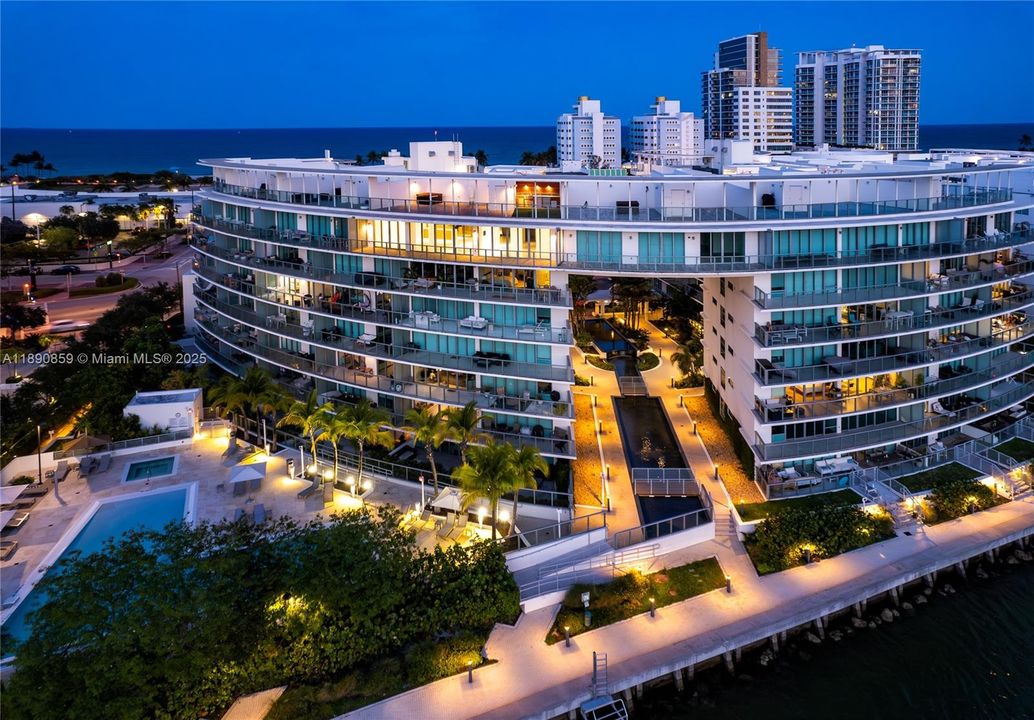 待售: $2,250,000 (3 贝兹, 3 浴室, 2231 平方英尺)