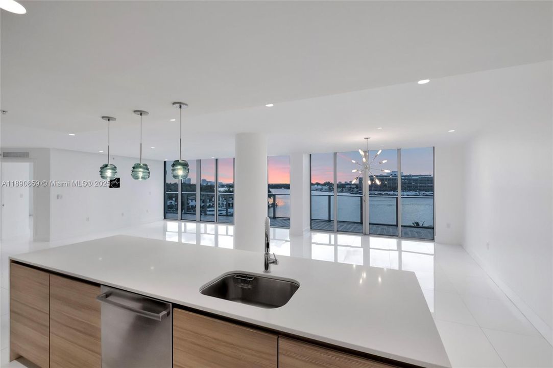 待售: $2,250,000 (3 贝兹, 3 浴室, 2231 平方英尺)