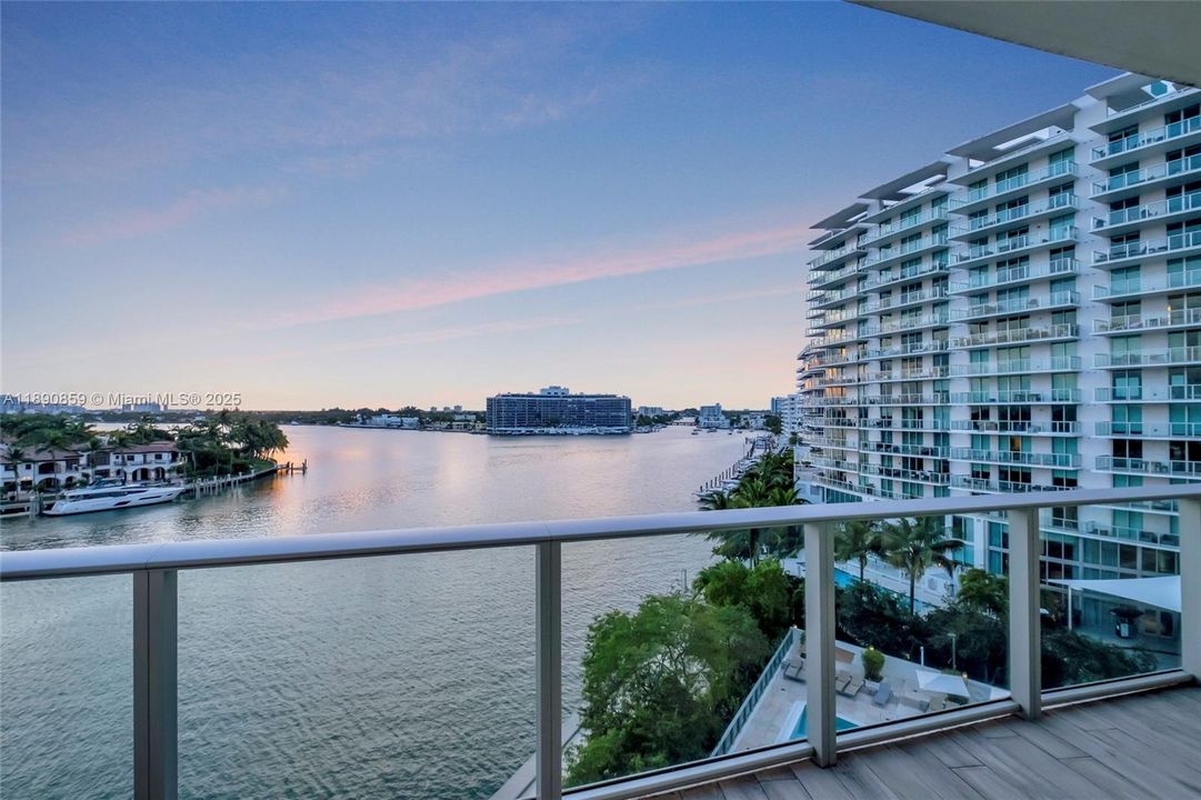 待售: $2,250,000 (3 贝兹, 3 浴室, 2231 平方英尺)