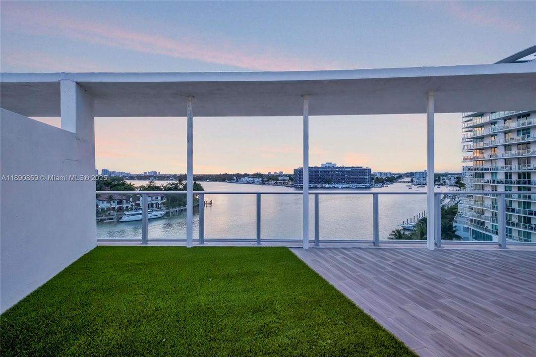 待售: $2,250,000 (3 贝兹, 3 浴室, 2231 平方英尺)