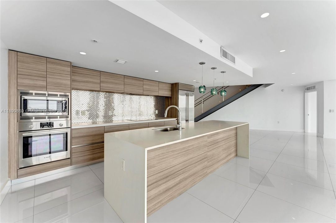 待售: $2,250,000 (3 贝兹, 3 浴室, 2231 平方英尺)