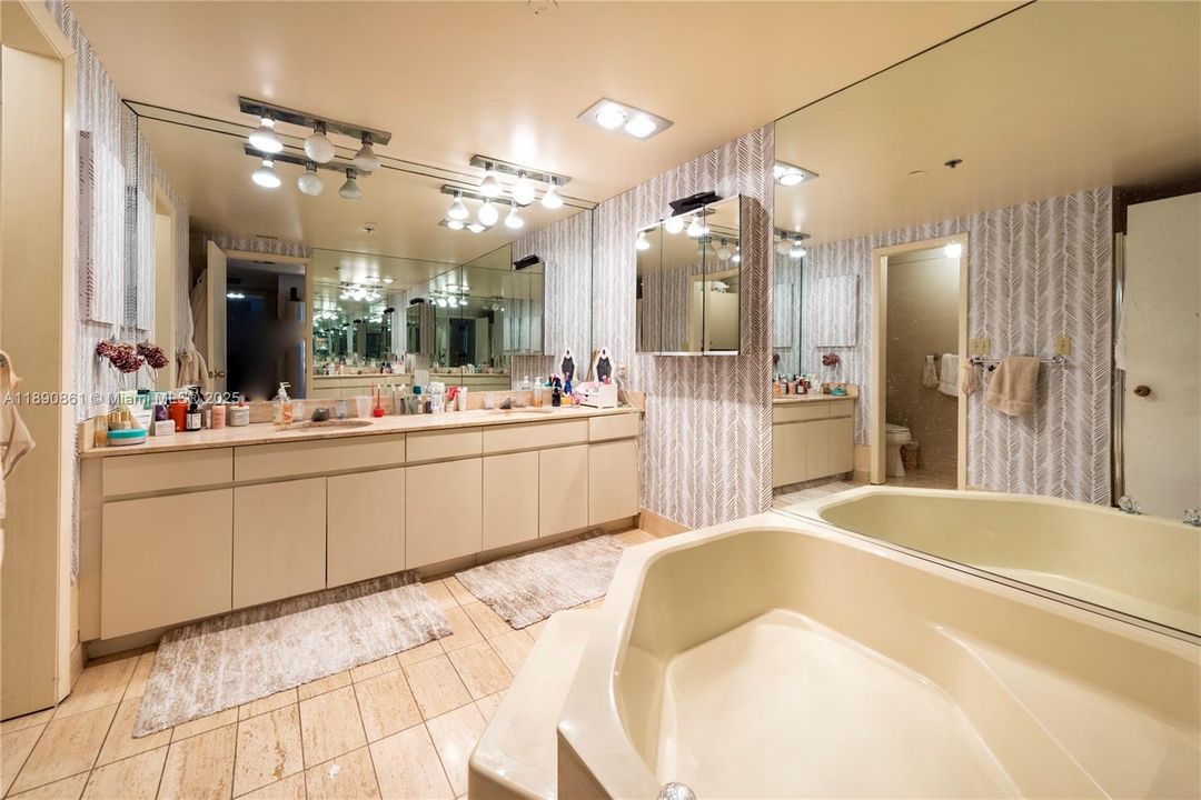 En Venta: $1,199,000 (2 camas, 2 baños, 2018 Pies cuadrados)