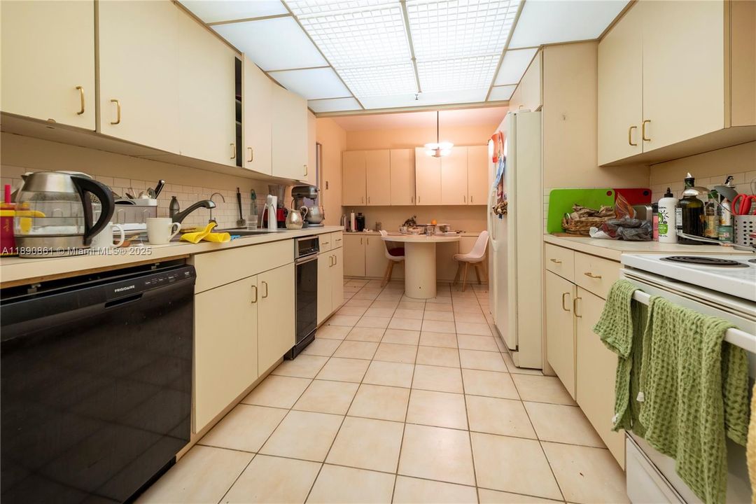 En Venta: $1,199,000 (2 camas, 2 baños, 2018 Pies cuadrados)