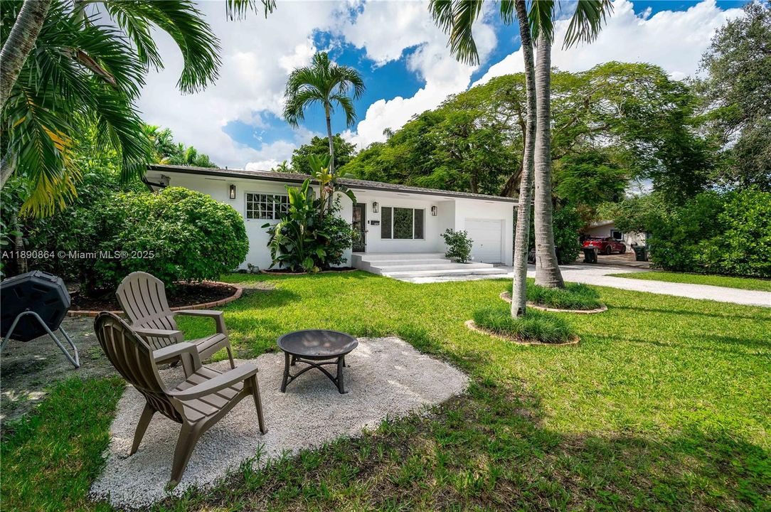 На продажу: $1,545,000 (4 спален, 3 ванн, 1706 Квадратных фут)