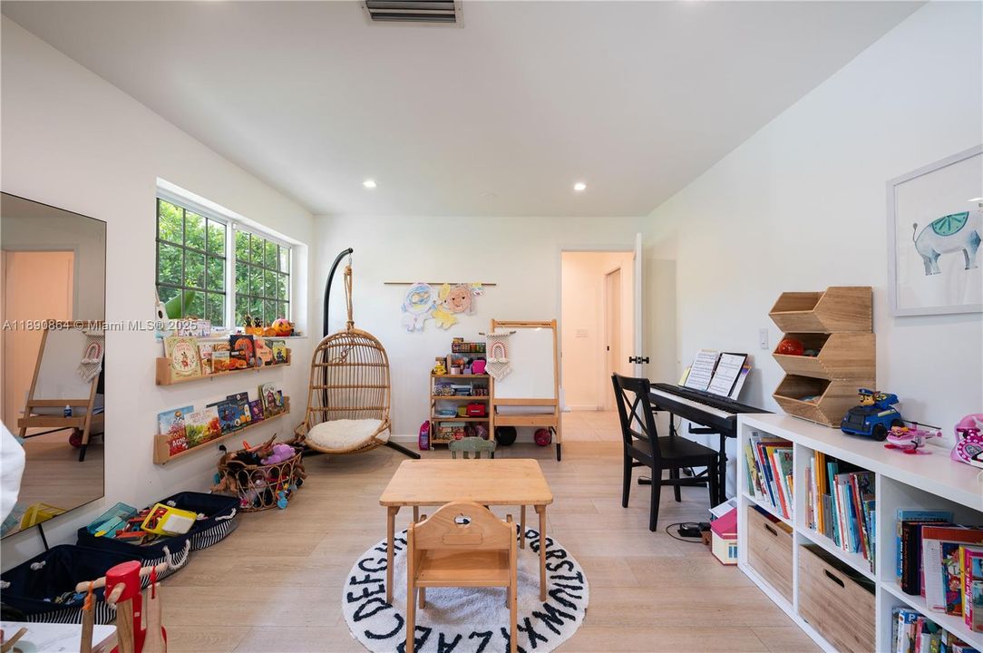 На продажу: $1,545,000 (4 спален, 3 ванн, 1706 Квадратных фут)