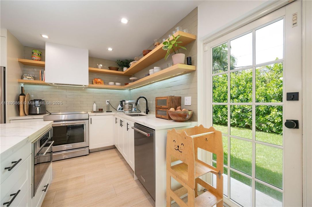 На продажу: $1,545,000 (4 спален, 3 ванн, 1706 Квадратных фут)