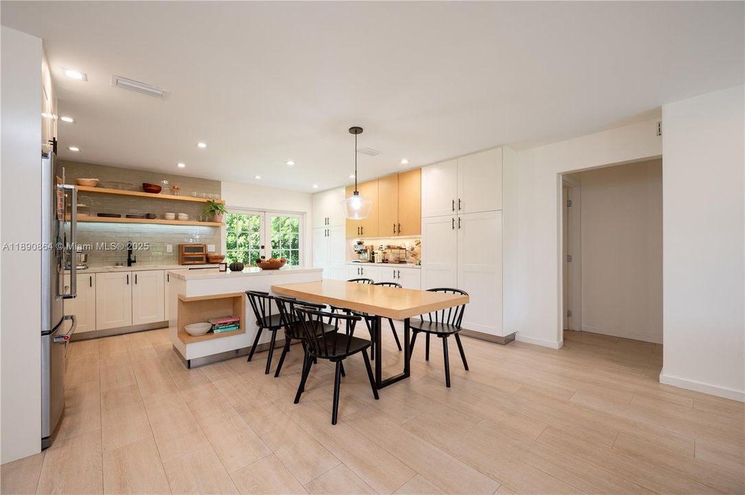 На продажу: $1,545,000 (4 спален, 3 ванн, 1706 Квадратных фут)