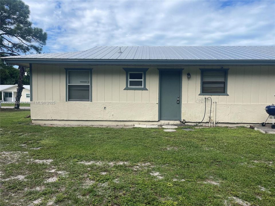 Recently Rented: $1,400 (2 beds, 1 baths, 759 Square Feet)