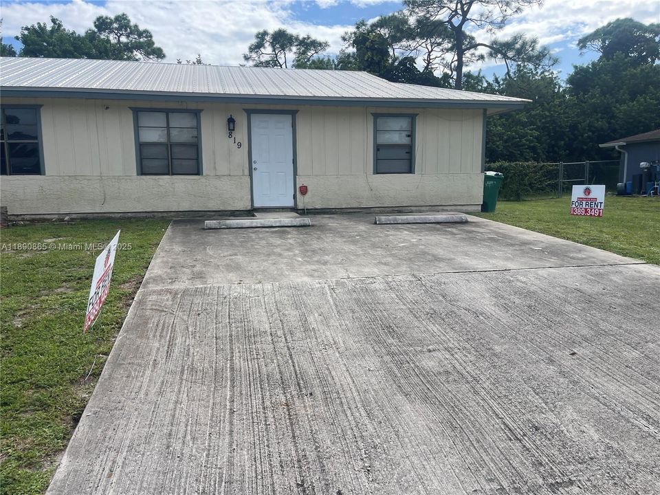 Recently Rented: $1,400 (2 beds, 1 baths, 759 Square Feet)