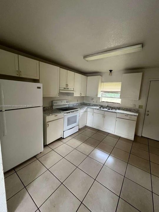 Recently Rented: $1,400 (2 beds, 1 baths, 759 Square Feet)