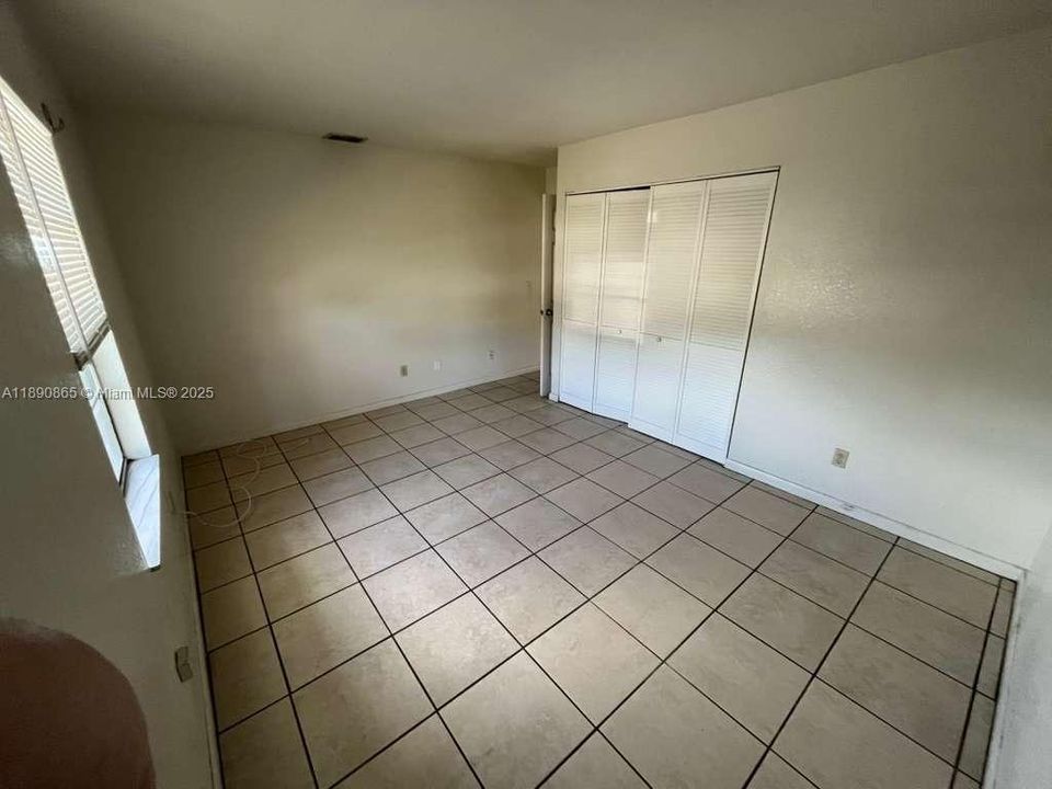Recently Rented: $1,400 (2 beds, 1 baths, 759 Square Feet)