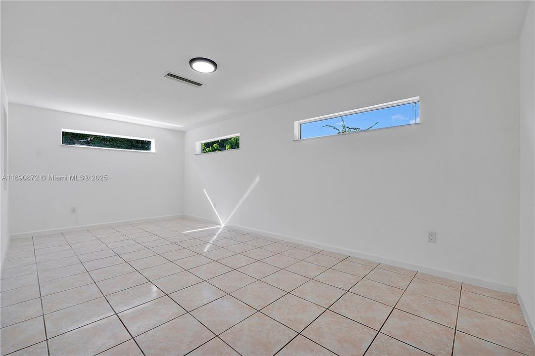 Active With Contract: $550,000 (3 beds, 2 baths, 1664 Square Feet)