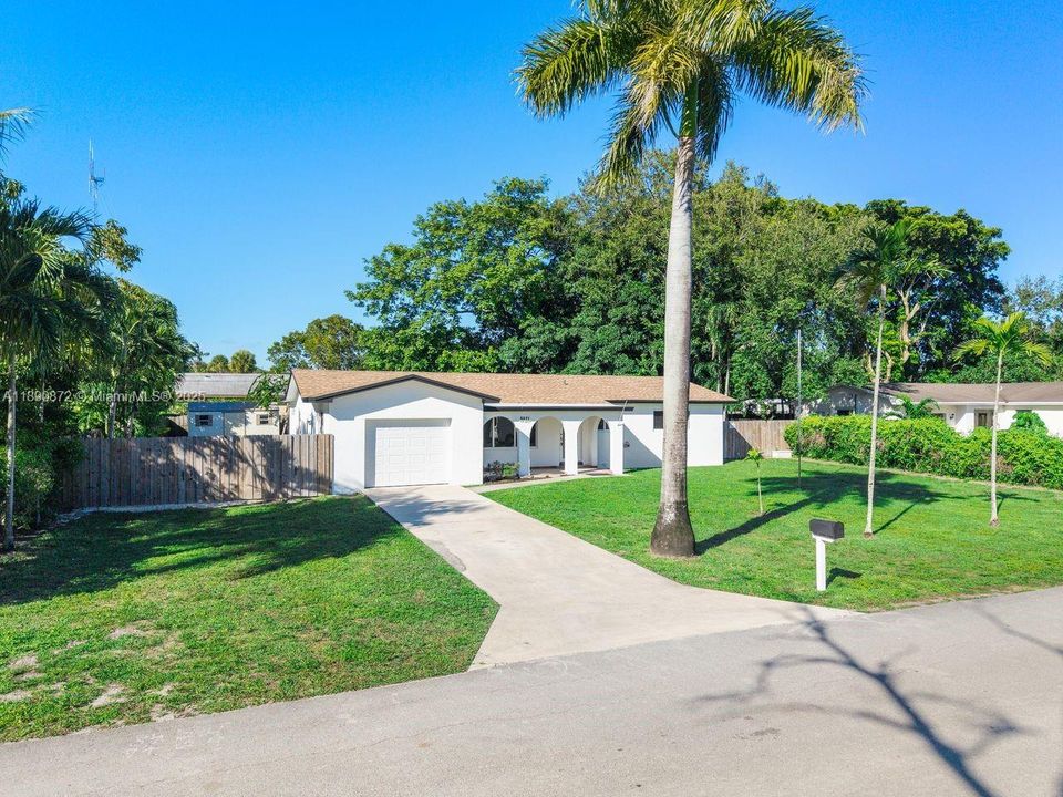 Active With Contract: $550,000 (3 beds, 2 baths, 1664 Square Feet)