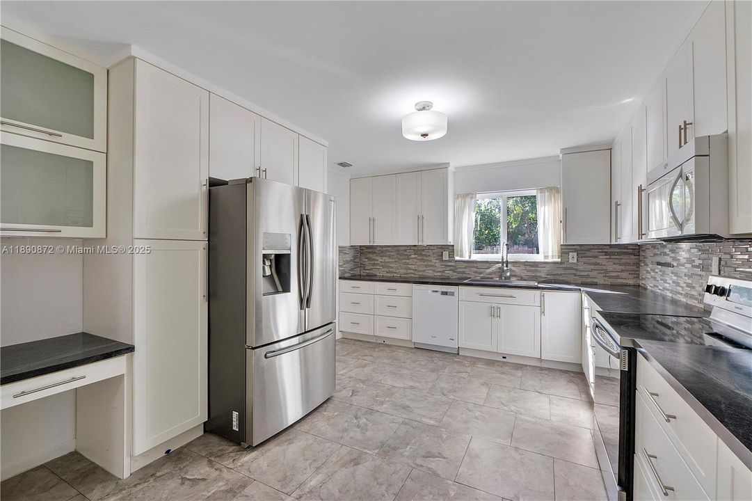 Active With Contract: $550,000 (3 beds, 2 baths, 1664 Square Feet)