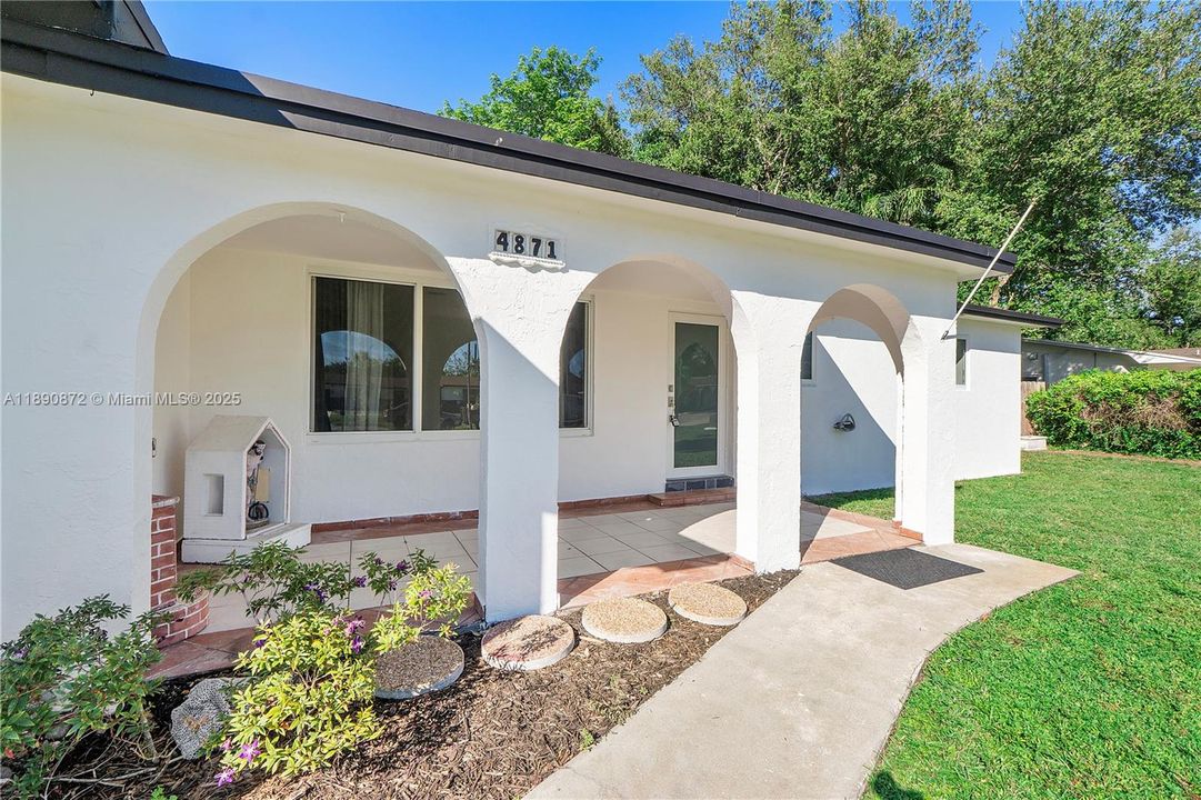 Active With Contract: $550,000 (3 beds, 2 baths, 1664 Square Feet)