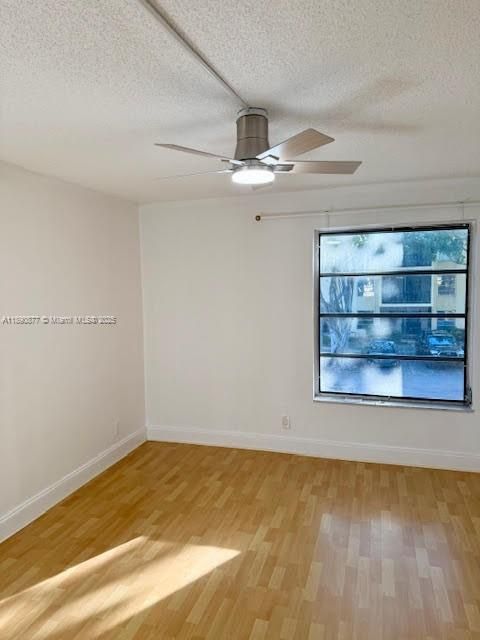 合同活跃: $2,125 (2 贝兹, 2 浴室, 936 平方英尺)