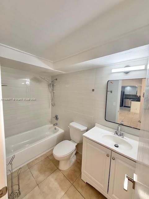 合同活跃: $2,125 (2 贝兹, 2 浴室, 936 平方英尺)